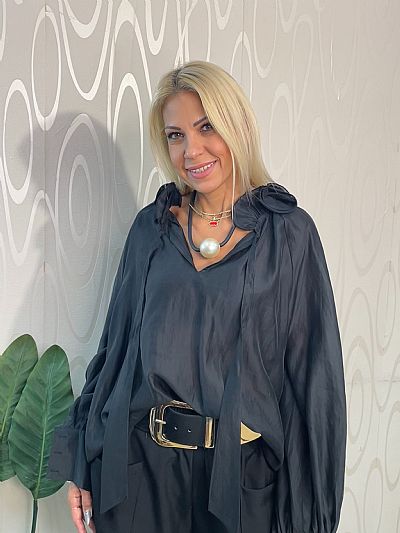 Μαύρο Σατέν Πουκάμισο με Φαρδιά Μανίκια