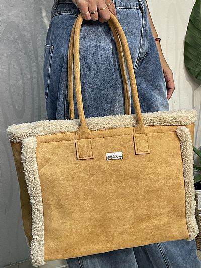 Γυναικεία Τσάντα Καφέ Suede με Γούνινες Λεπτομέρειες